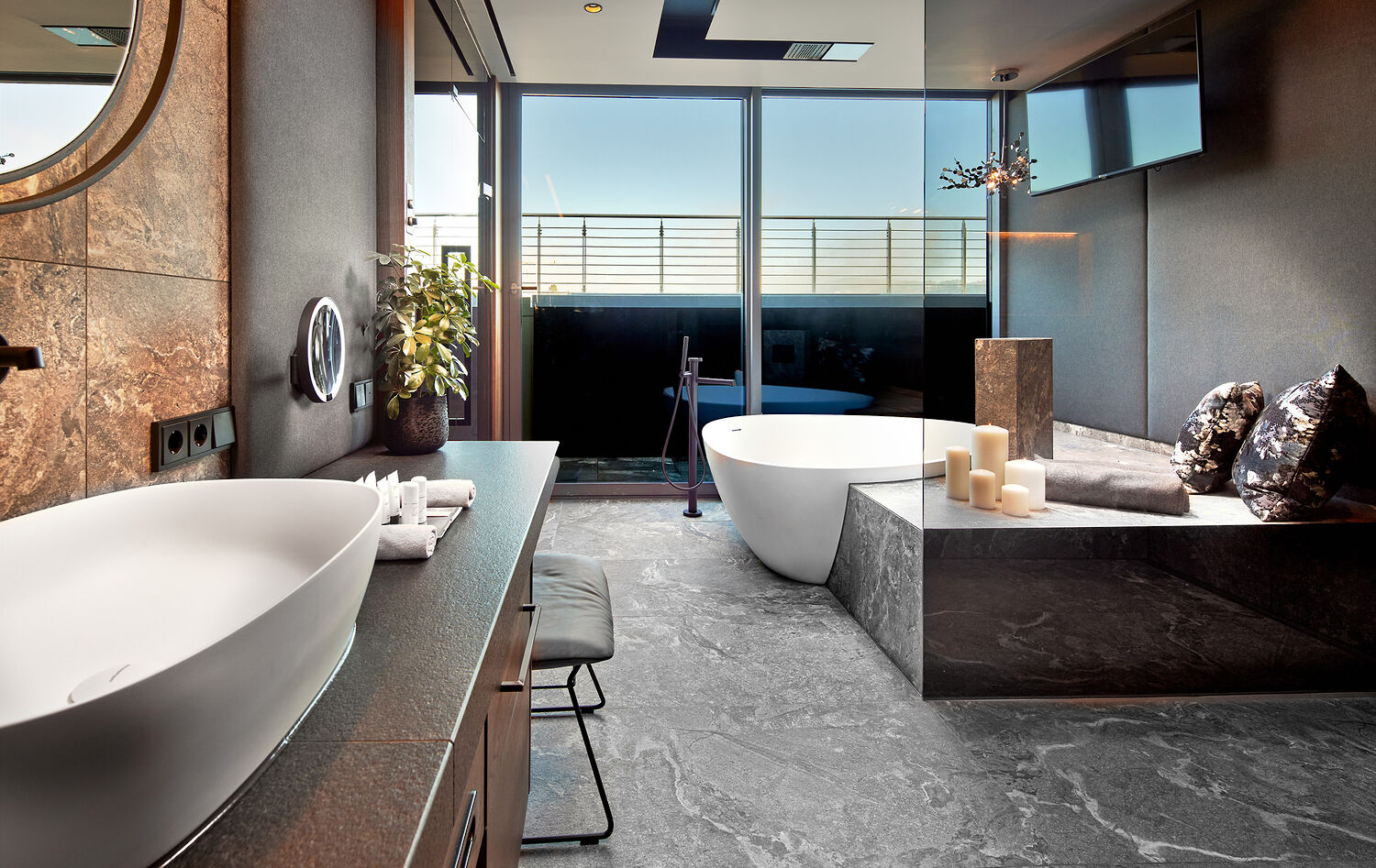 Luxury-Pool-Suite
